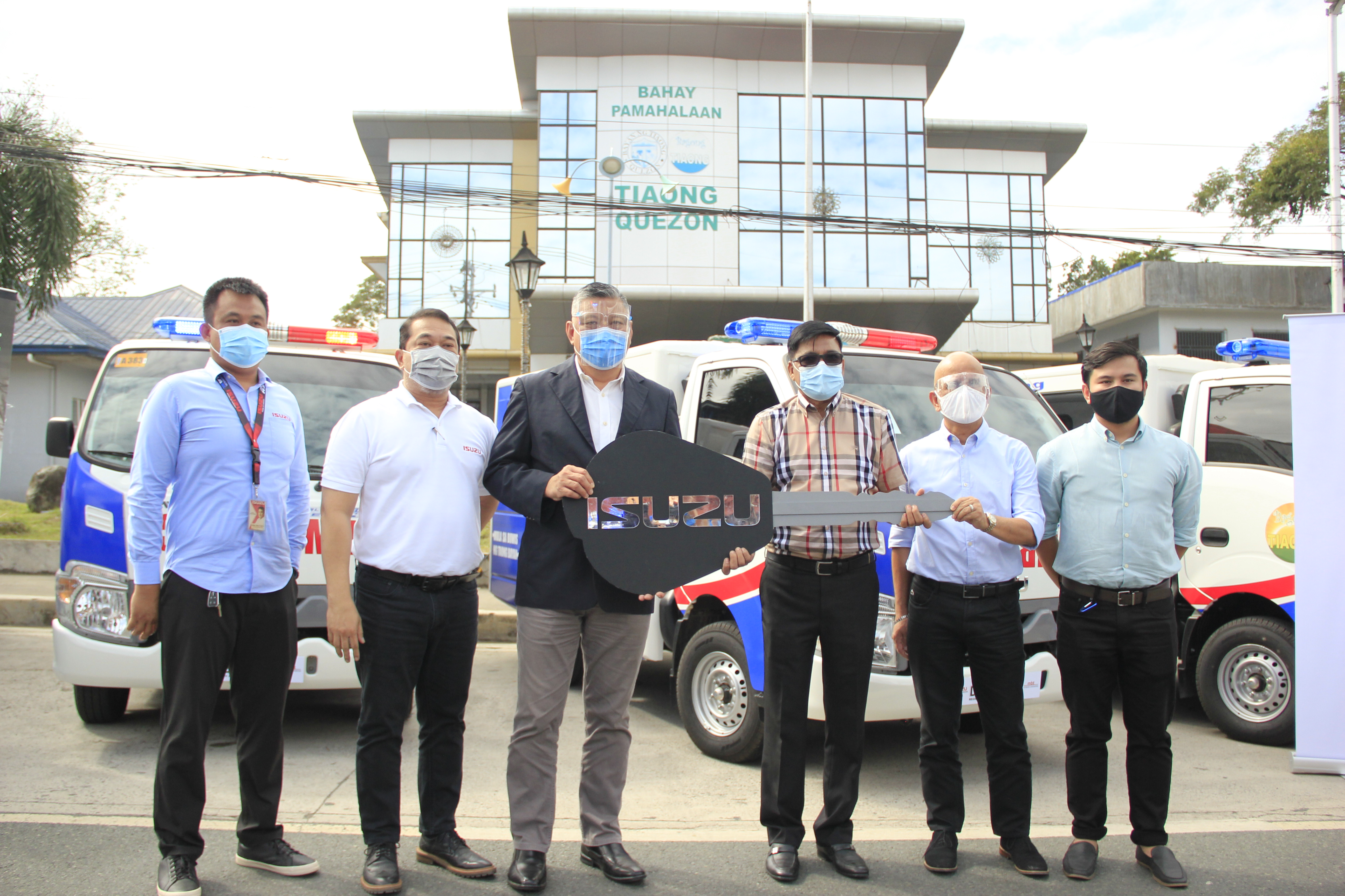 Isuzu PH turns over 25 Traviz units to Tiaong LGU